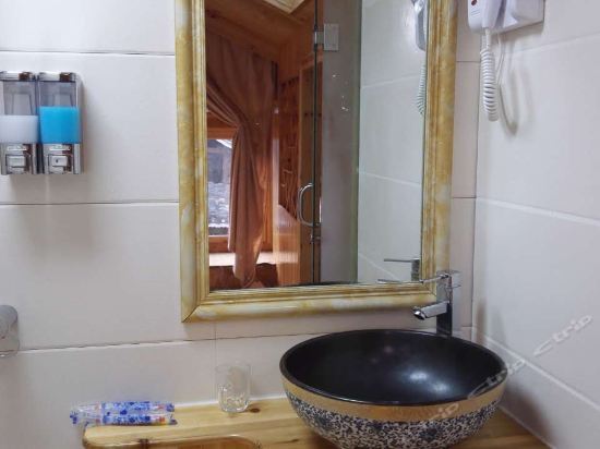 Лосян: Blooming Time Inn