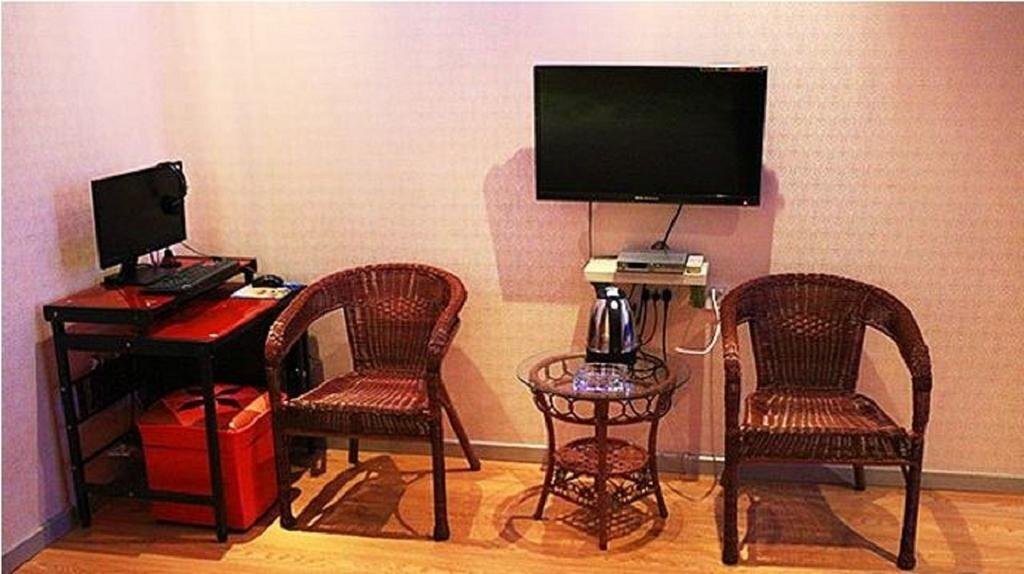 Хулун-Буир: Lv'anju Express Inn & Restaurant