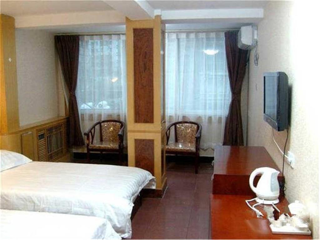 Чэндэ: Chengde Huatang Hotel