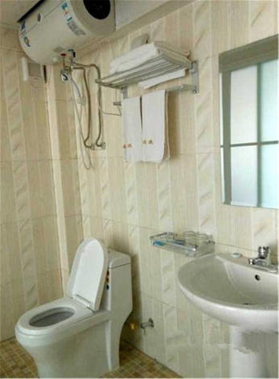 Чэндэ: Chengde Huatang Hotel