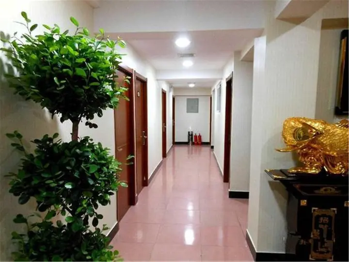 Чэндэ: Chengde Huatang Hotel