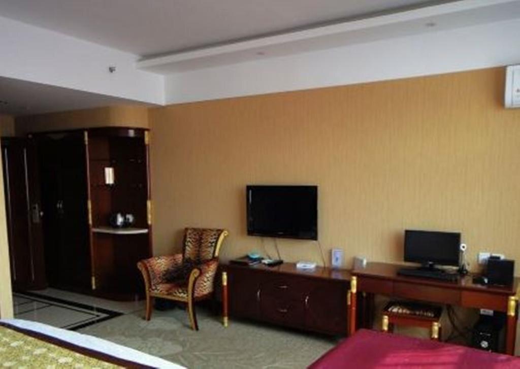 Цзинхун: Golden Harbour Hotel