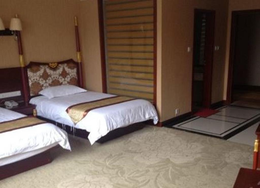 Цзинхун: Golden Harbour Hotel