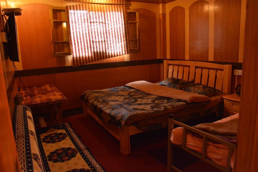 Шангри-Ла: Shangri La Gold Year Youth Hostel