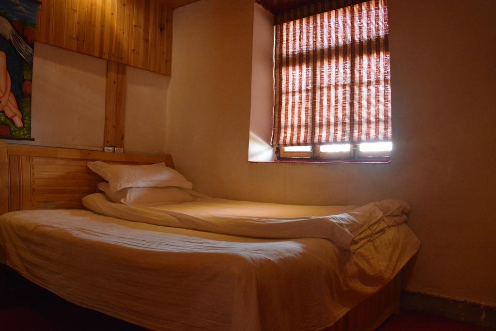 Шангри-Ла: Shangri La Gold Year Youth Hostel