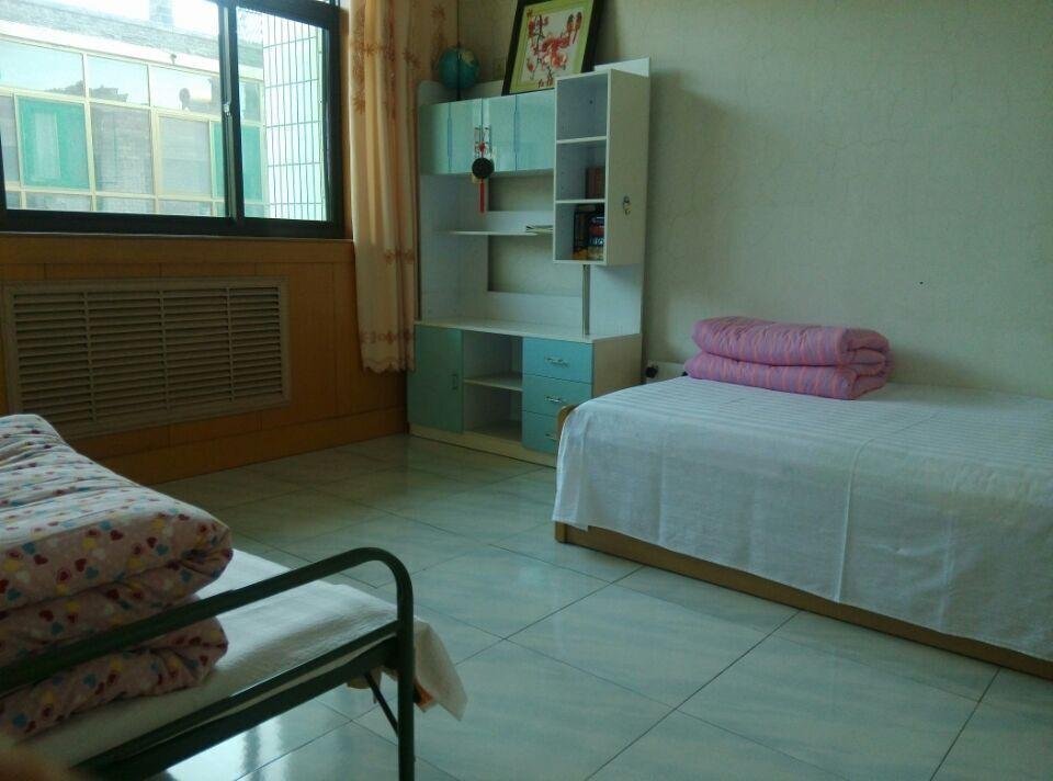 Цзиньчжун: Charlie‘s Home