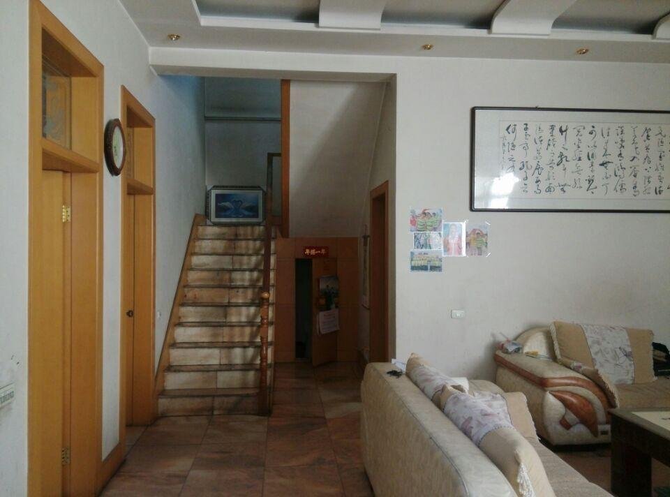 Цзиньчжун: Charlie‘s Home