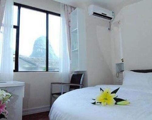 Яншо: Отель Yangshuo Jiangbian Inn