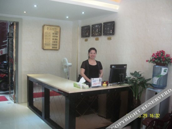 Уян: Zhenyuan Sunny Hotel