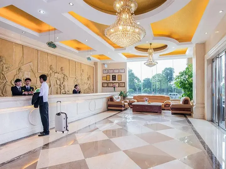 Шэньчжэнь: Vienna Hotel Shenzhen Shangjin Center
