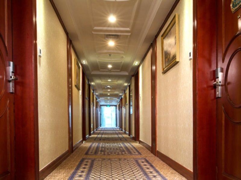 Шэньчжэнь: Vienna International Hotel (Shenzhen Shuanglong Subway Station)