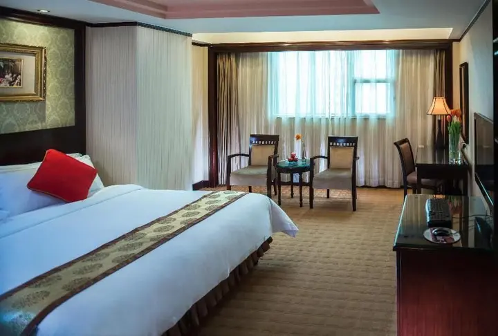 Шэньчжэнь: Vienna International Hotel (Shenzhen Shuanglong Subway Station)