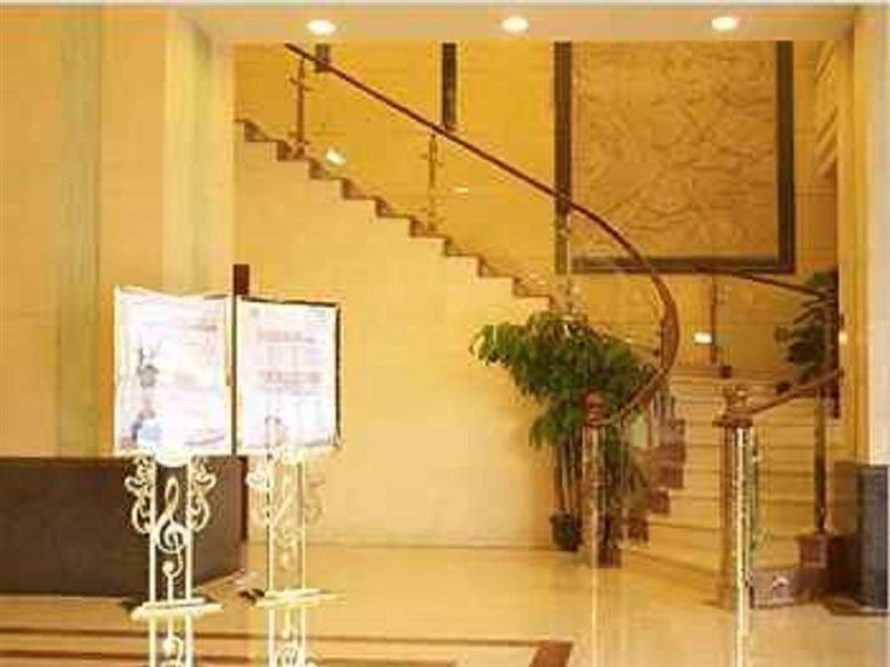 Шэньчжэнь: Vienna International Hotel (Shenzhen Shuanglong Subway Station)