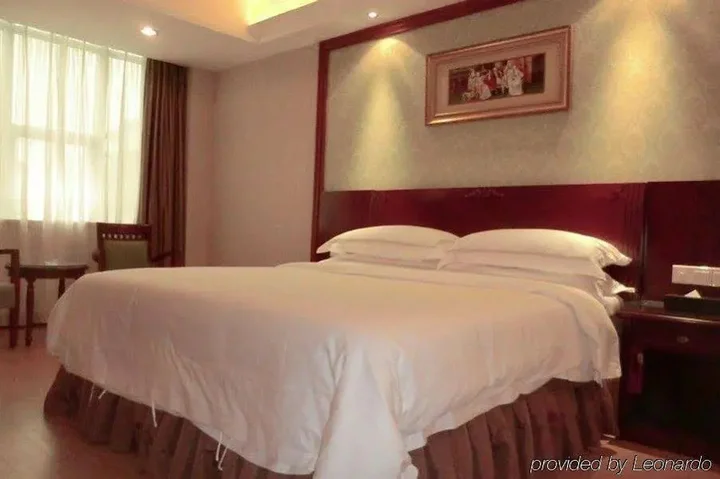 Шэньчжэнь: Vienna International Hotel (Shenzhen Shuanglong Subway Station)