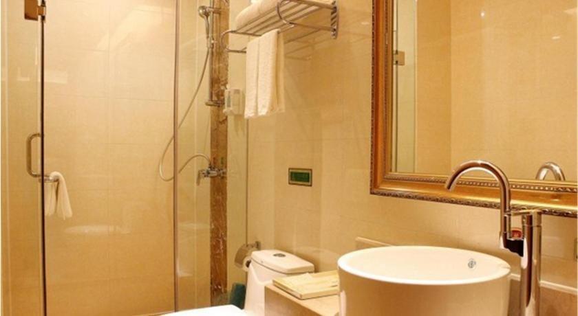 Шэньчжэнь: Vienna International Hotel (Shenzhen Shuanglong Subway Station)
