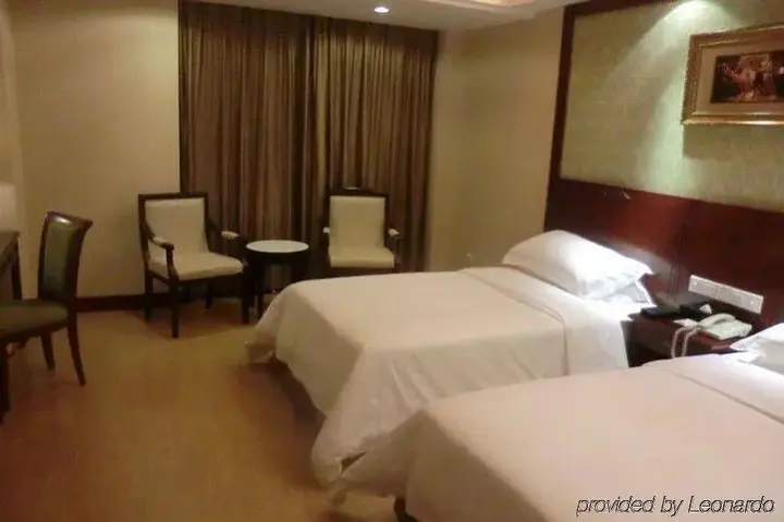 Шэньчжэнь: Vienna International Hotel (Shenzhen Shuanglong Subway Station)