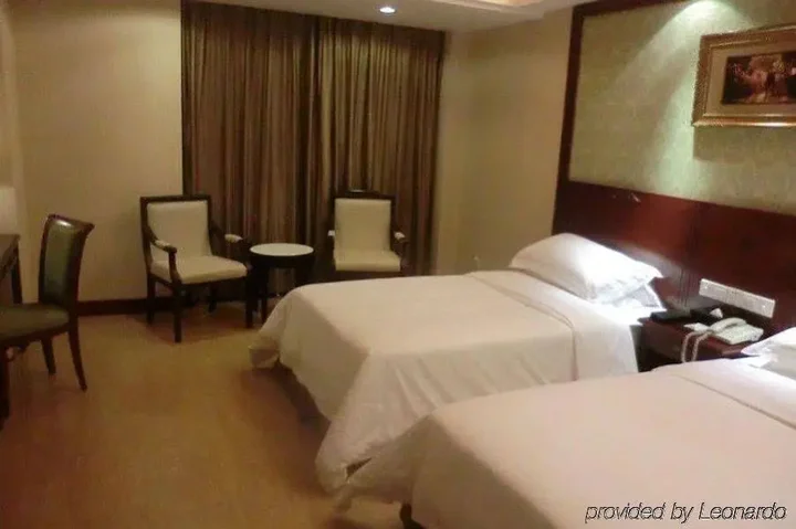 Шэньчжэнь: Vienna International Hotel (Shenzhen Shuanglong Subway Station)