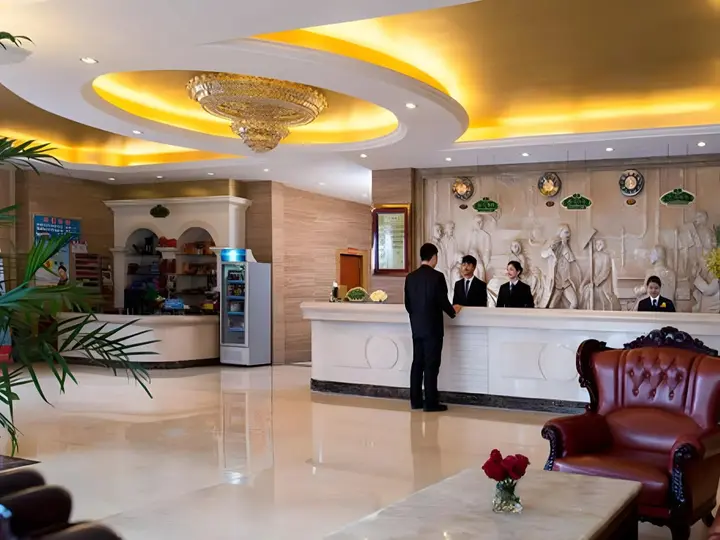Шэньчжэнь: Vienna Hotel Shenzhen Pinghu Center Metro Station