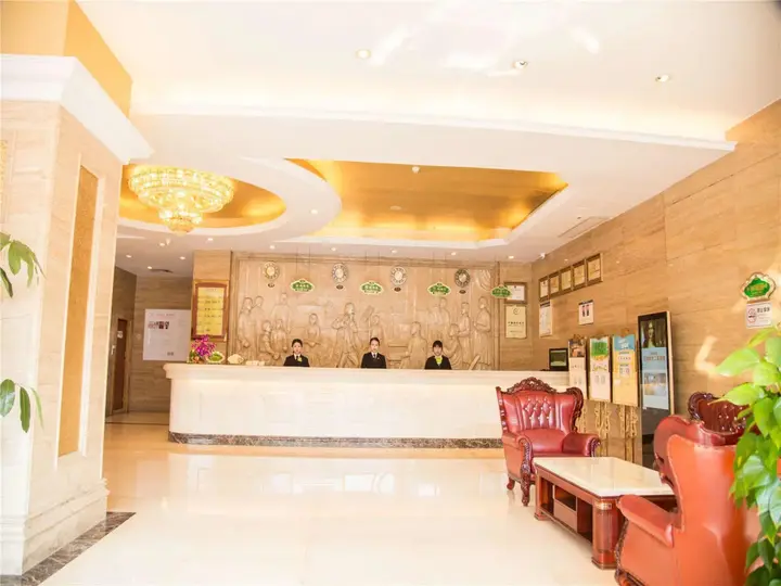 Шэньчжэнь: Vienna Hotel Shenzhen Pinghu Center Metro Station