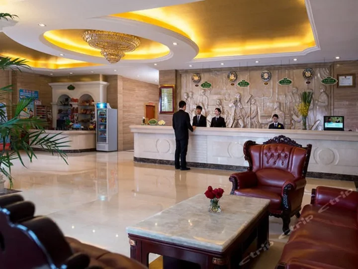 Шэньчжэнь: Vienna Hotel Shenzhen Pinghu Center Metro Station