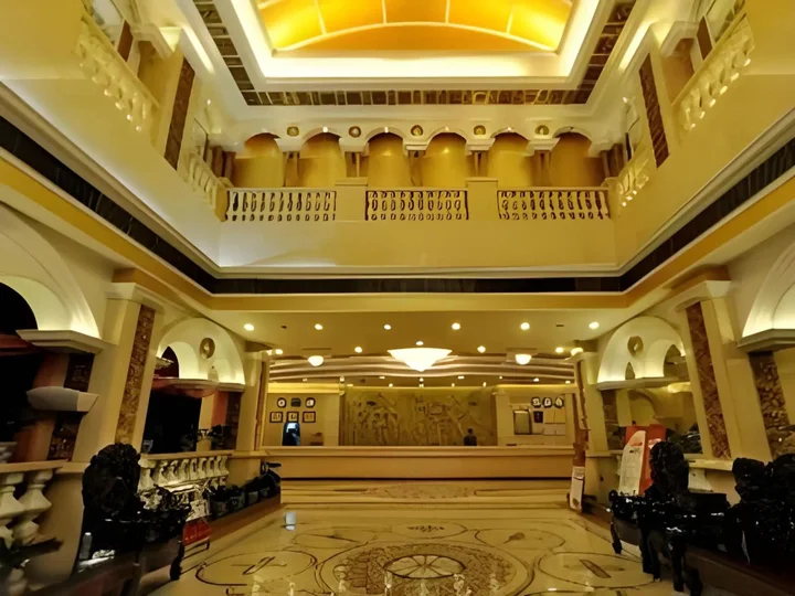 Шэньчжэнь: Vienna Hotel Shenzhen Pinghu Center Metro Station