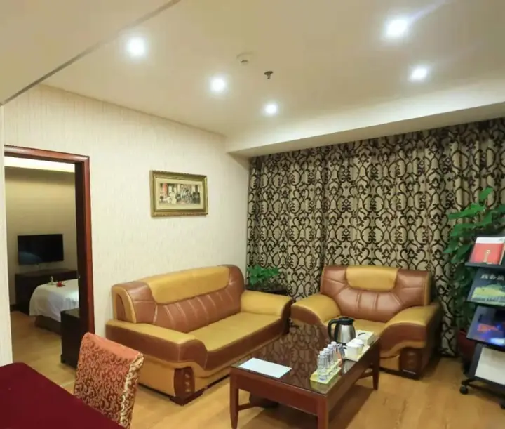 Шэньчжэнь: Vienna Hotel Shenzhen Pinghu Center Metro Station