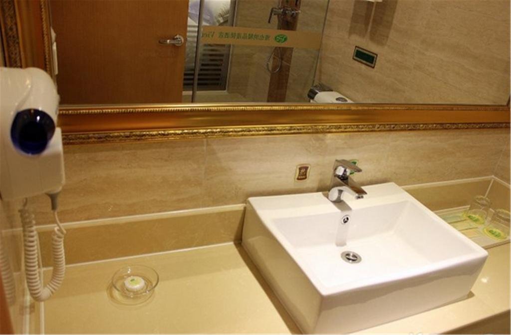 Шэньчжэнь: Vienna Hotel Shenzhen View Lake Park