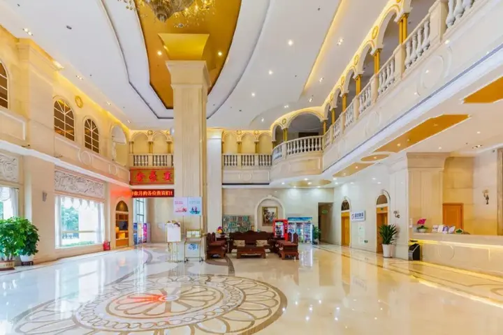 Шэньчжэнь: Vienna Hotel Shenzhen View Lake Park