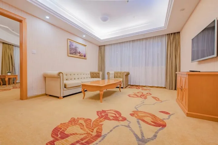 Шэньчжэнь: Vienna Hotel Shenzhen View Lake Park