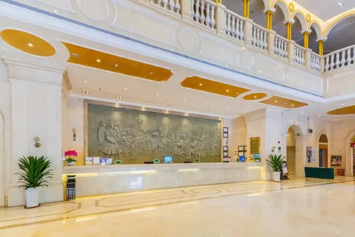 Шэньчжэнь: Vienna Hotel Shenzhen View Lake Park