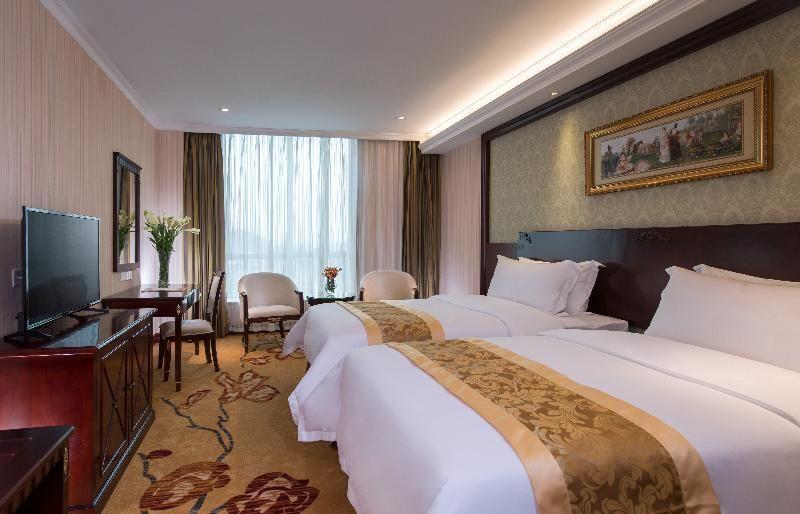 Шэньчжэнь: Vienna Hotel Shenzhen Pingshan Highway Station