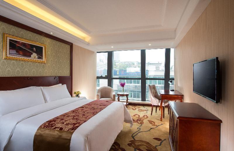 Шэньчжэнь: Vienna Hotel Shenzhen Pingshan Highway Station