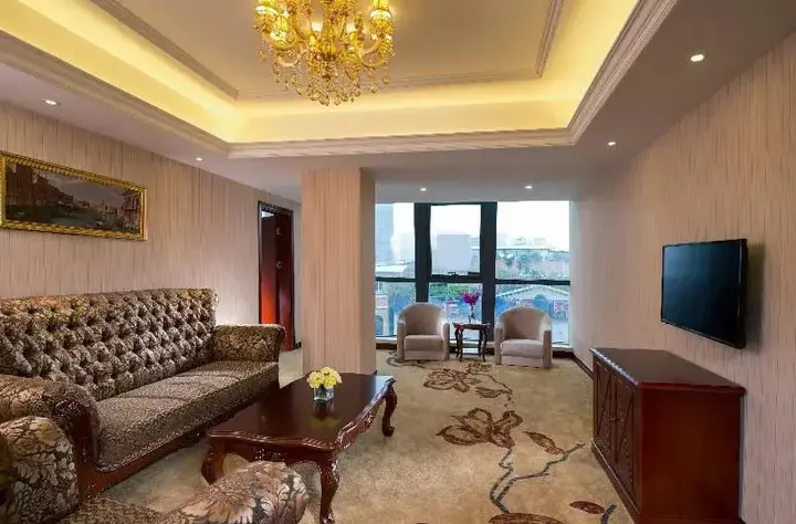 Шэньчжэнь: Vienna Hotel Shenzhen Pingshan Highway Station