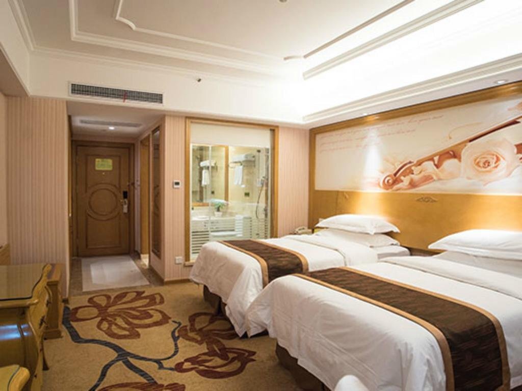 Мейчжу: Vienna International Hotel Meizhou Dingzi Bridge