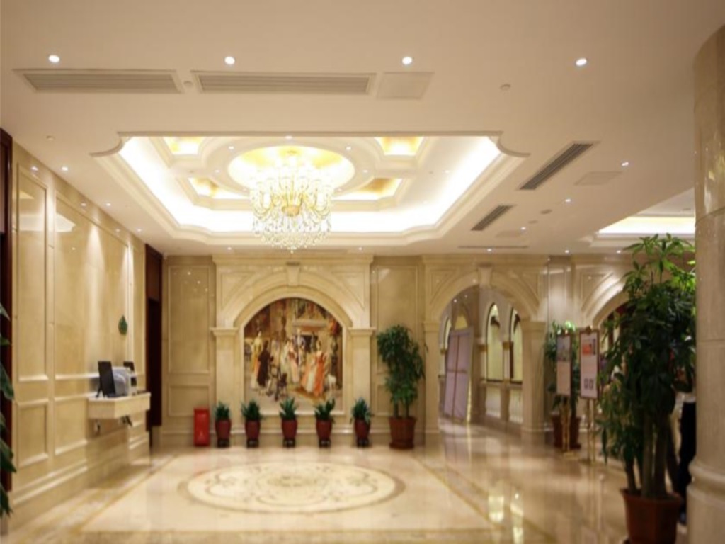 Шэньчжэнь: Vienna International Hotel Shenzhen Jingtian Banch