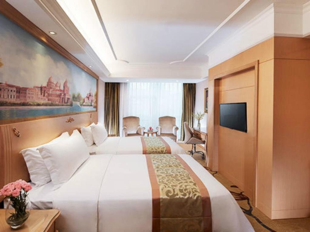 Шэньчжэнь: Vienna International Hotel Shenzhen Jingtian Banch