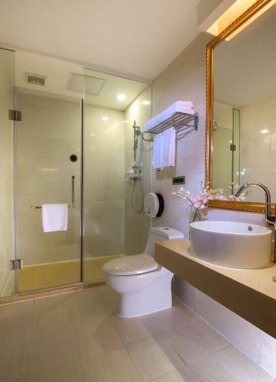 Шэньчжэнь: ViennaHotel Shenzhen Exibition Center