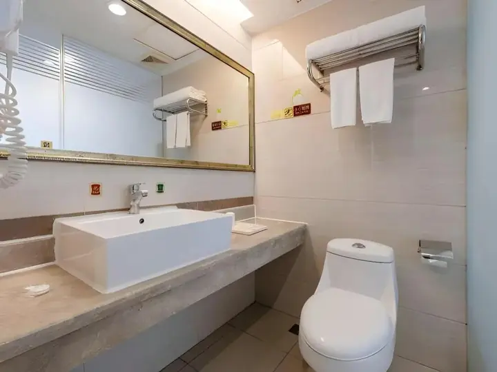Шэньчжэнь: Vienna Hotel Shenzhen Yinhu