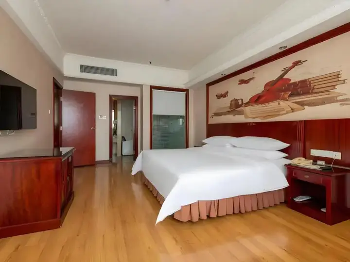 Vienna Hotel Shenzhen Longhua Qinghu Road Branch — фото 1