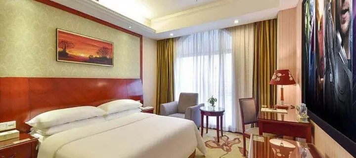 Шэньчжэнь: Vienna Hotel Shenzhen Bao'an Fanshen Metro Station