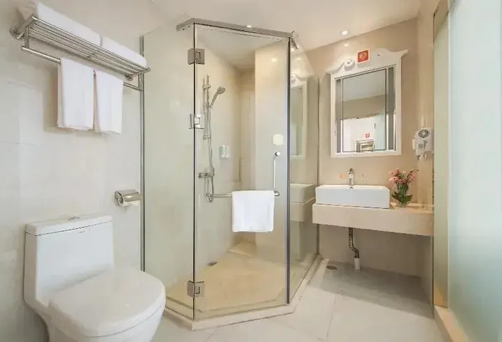 Шэньчжэнь: Vienna Hotel - Shenzhen Huazhisha Branch