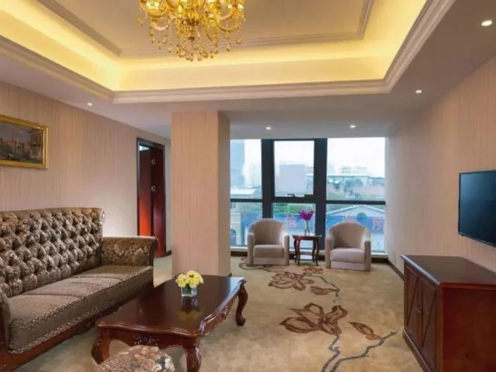 Фошань: Vienna Foshan Shunde Longjia Exhibition Center
