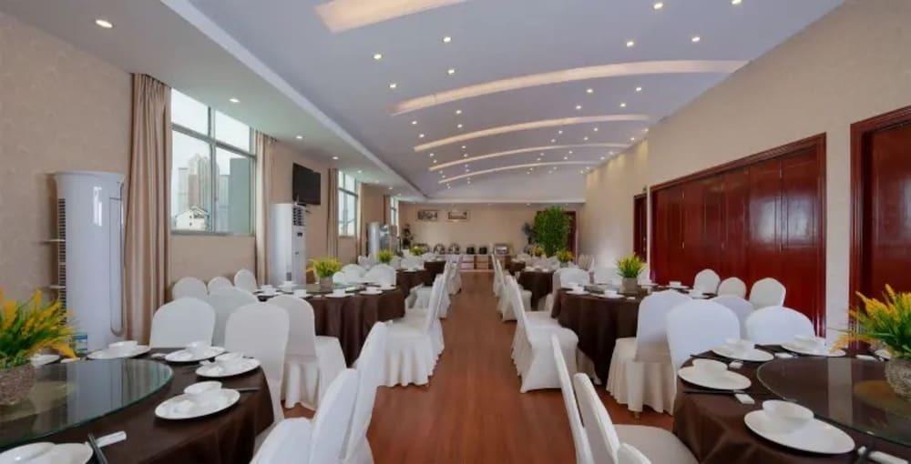 Наньнин: Vienna Hotel Guangxi Nanning Changhu Road Branch