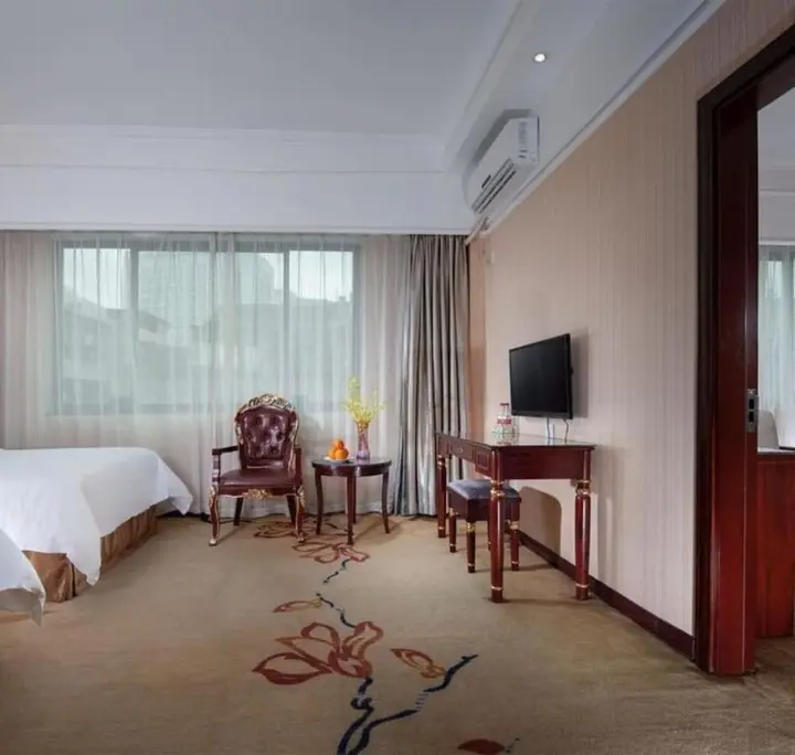 Наньнин: Vienna Hotel Guangxi Nanning Changhu Road Branch