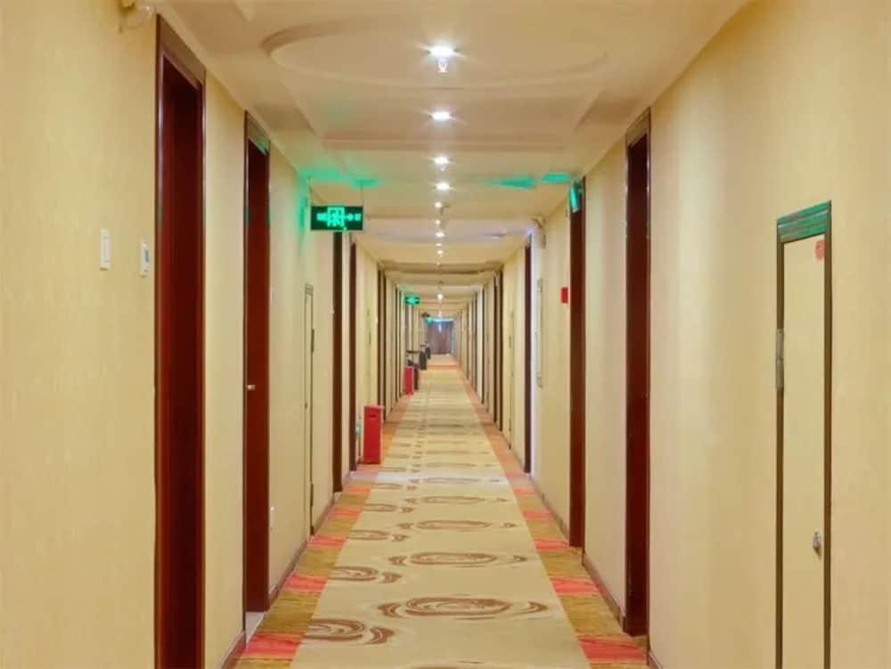 Наньнин: Vienna Hotel Guangxi Nanning Changhu Road Branch