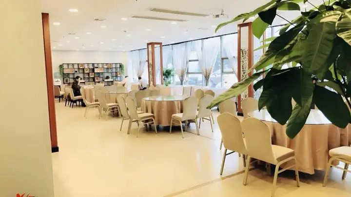 Шанхай: Vienna Hotel Shanghai Hongqiao Airport Center