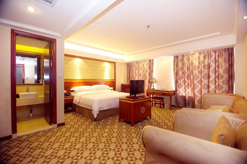 Цзиндэчжэнь: Vienna International Hotel Jingdezhen People's Square Branch