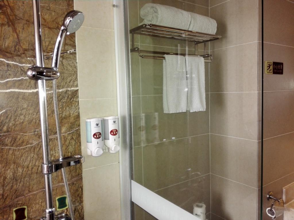 Наньян: Vienna Hotel Nanyang People Road