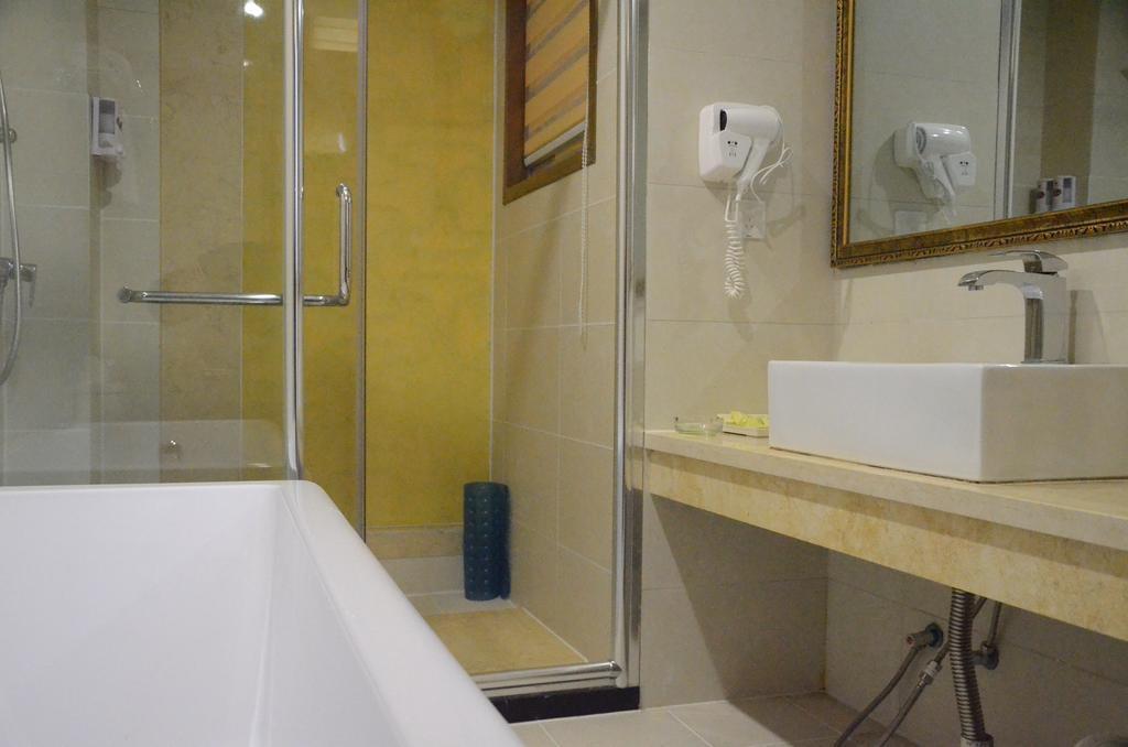 Наньян: Vienna Hotel Nanyang People Road
