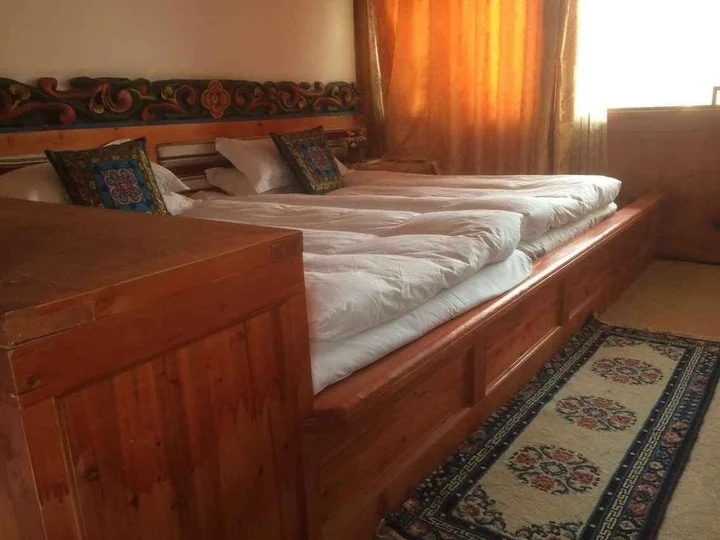 Шангри-Ла: Yueliang Zhishang Hostel